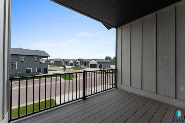 102 N Bryggen Pl Place, Sioux Falls, SD 57107