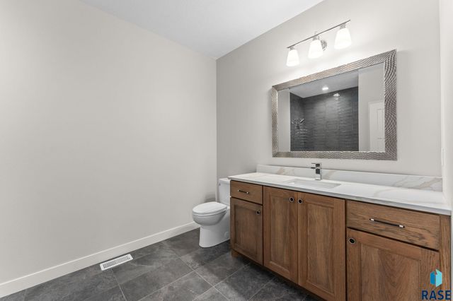 102 N Bryggen Pl Place, Sioux Falls, SD 57107