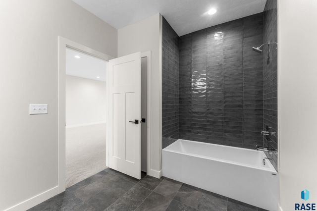 102 N Bryggen Pl Place, Sioux Falls, SD 57107