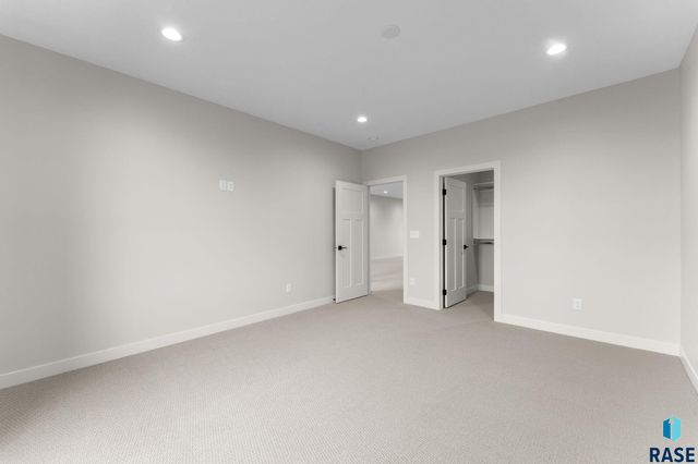 102 N Bryggen Pl Place, Sioux Falls, SD 57107