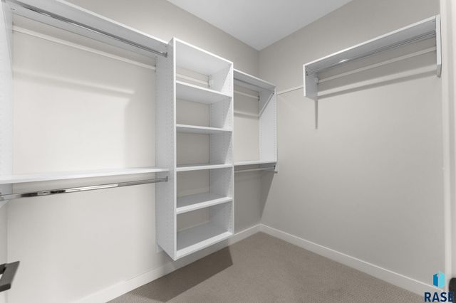 102 N Bryggen Pl Place, Sioux Falls, SD 57107