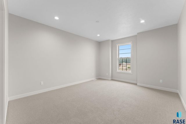 102 N Bryggen Pl Place, Sioux Falls, SD 57107