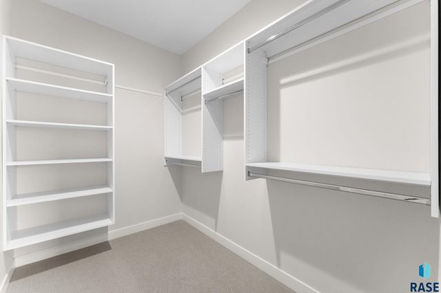 102 N Bryggen Pl Place, Sioux Falls, SD 57107