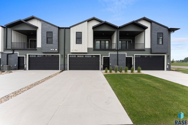 102 N Bryggen Pl Place, Sioux Falls, SD 57107