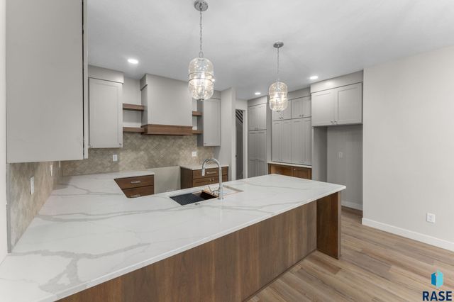 102 N Bryggen Pl Place, Sioux Falls, SD 57107