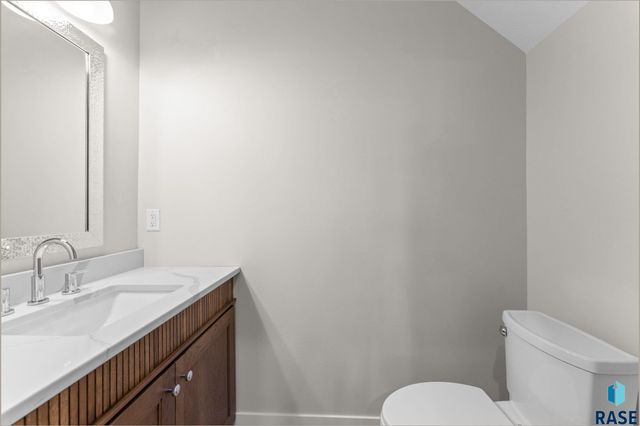 102 N Bryggen Pl Place, Sioux Falls, SD 57107