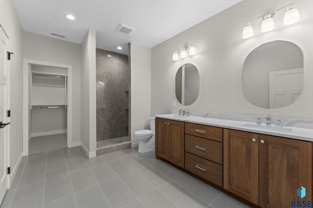 102 N Bryggen Pl Place, Sioux Falls, SD 57107