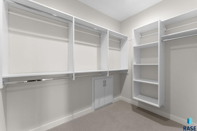 102 N Bryggen Pl Place, Sioux Falls, SD 57107