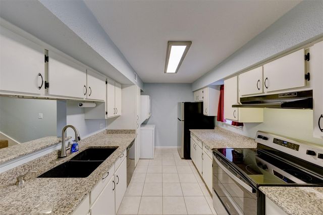 18800 Egret Bay Boulevard 201, Webster, TX 77058