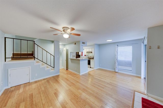 18800 Egret Bay Boulevard 201, Webster, TX 77058