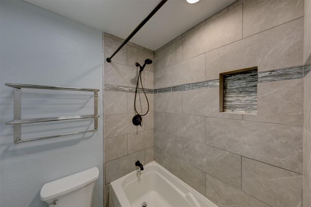 18800 Egret Bay Boulevard 201, Webster, TX 77058