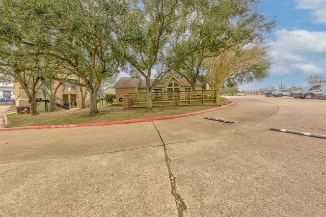 18800 Egret Bay Boulevard 201, Webster, TX 77058