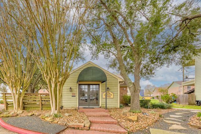 18800 Egret Bay Boulevard 201, Webster, TX 77058