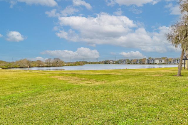 18800 Egret Bay Boulevard 201, Webster, TX 77058