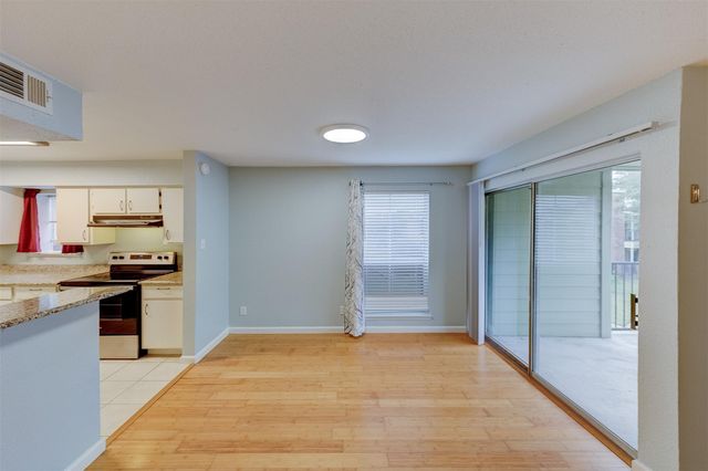 18800 Egret Bay Boulevard 201, Webster, TX 77058