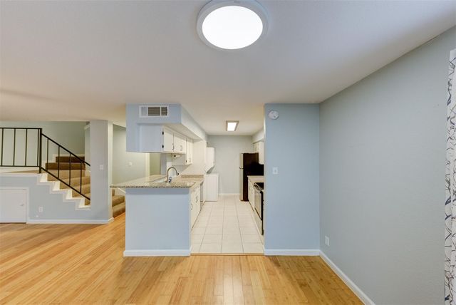 18800 Egret Bay Boulevard 201, Webster, TX 77058