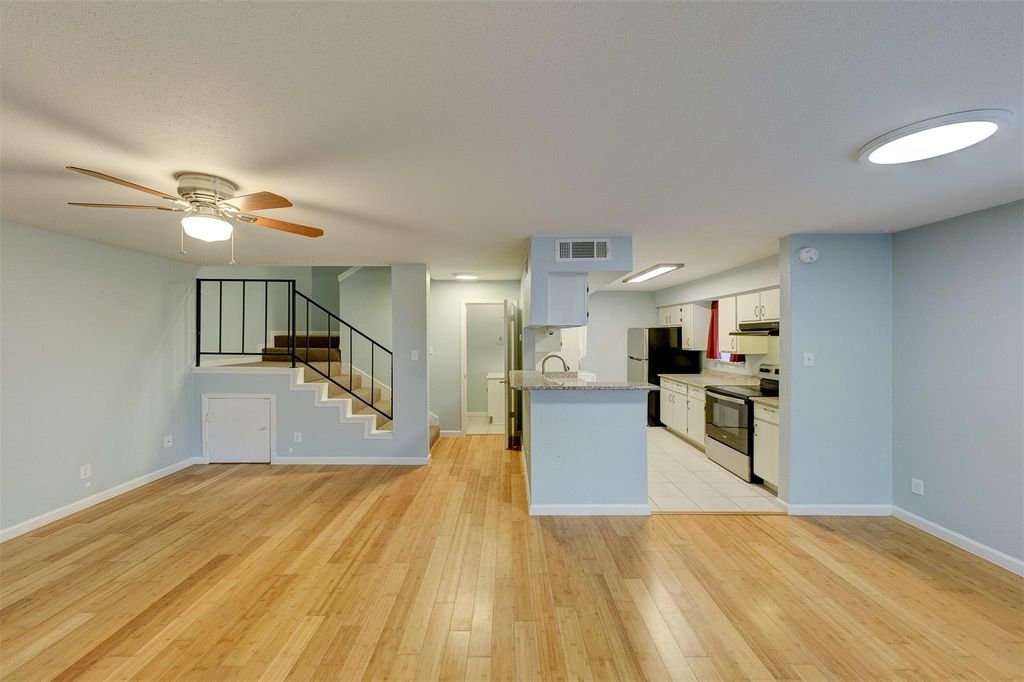 18800 Egret Bay Boulevard 201, Webster, TX 77058