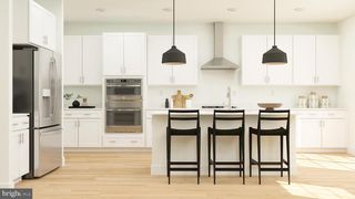 7 TURGYAN DR, Bordentown, NJ 08505