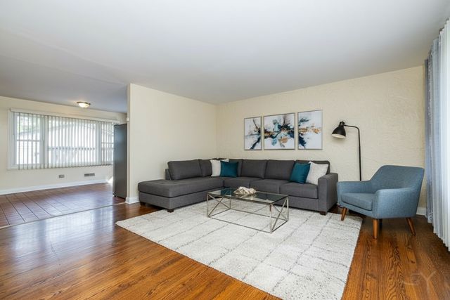 14 Arrowhead Drive, Thornton, IL 60476