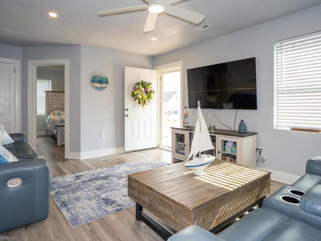 39 W Sunset RD, Hampton, VA 23669