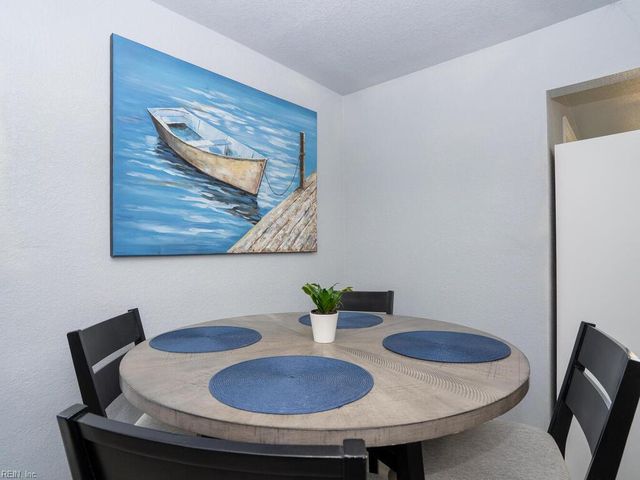 39 W Sunset RD, Hampton, VA 23669