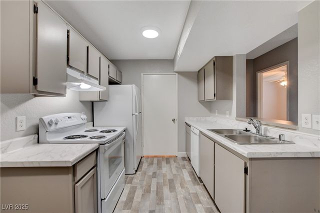 5260 Mission Monterey Lane 102, Las Vegas, NV 89107