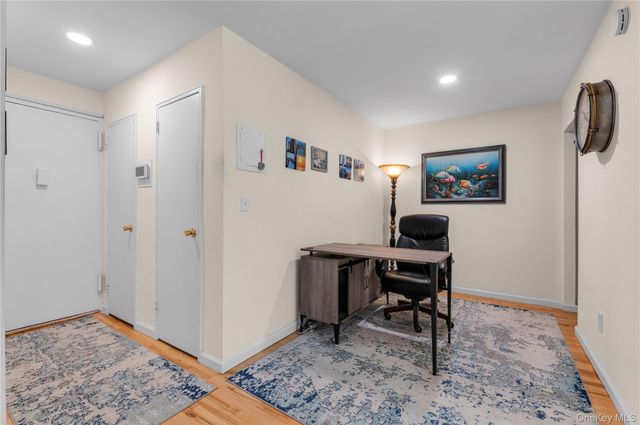 32 Pearsall Avenue 3F, Glen Cove, NY 11542