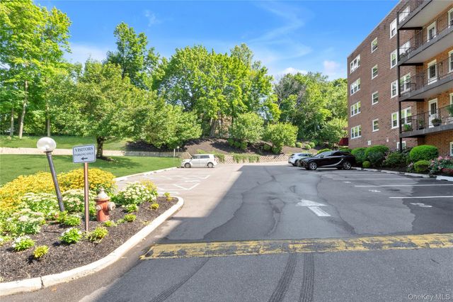 32 Pearsall Avenue 3F, Glen Cove, NY 11542