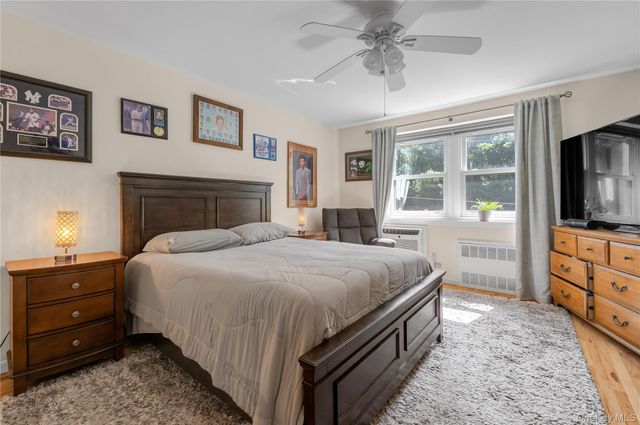 32 Pearsall Avenue 3F, Glen Cove, NY 11542