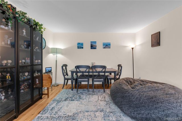 32 Pearsall Avenue 3F, Glen Cove, NY 11542