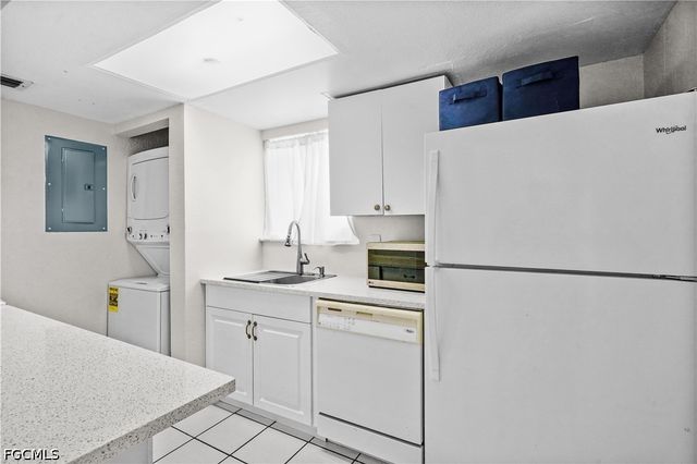 3369 Yukon CIR 1, Fort Myers, FL 33907