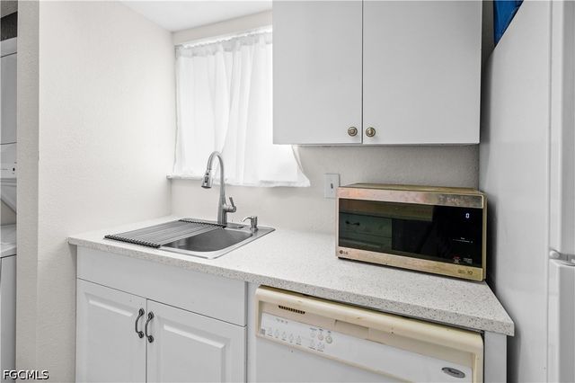 3369 Yukon CIR 1, Fort Myers, FL 33907