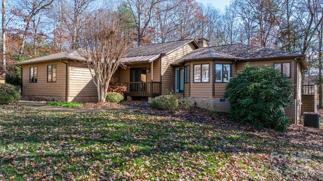 515 N Shore Drive, Hickory, NC 28601