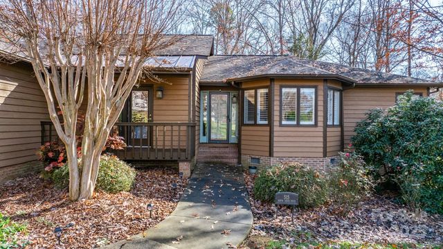515 N Shore Drive, Hickory, NC 28601