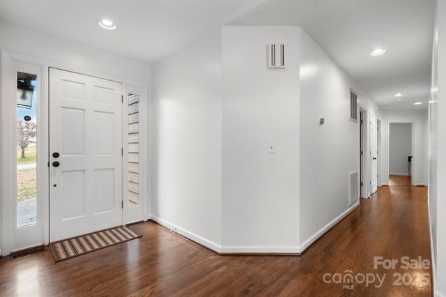 515 N Shore Drive, Hickory, NC 28601