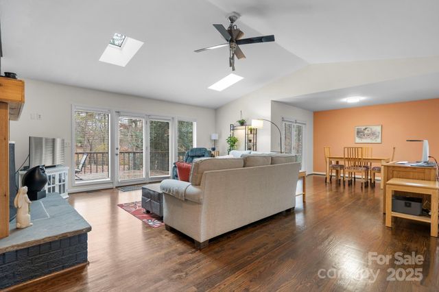 515 N Shore Drive, Hickory, NC 28601