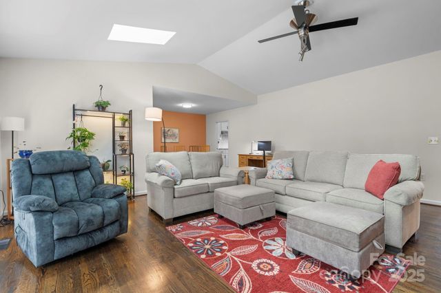 515 N Shore Drive, Hickory, NC 28601