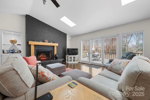 515 N Shore Drive, Hickory, NC 28601