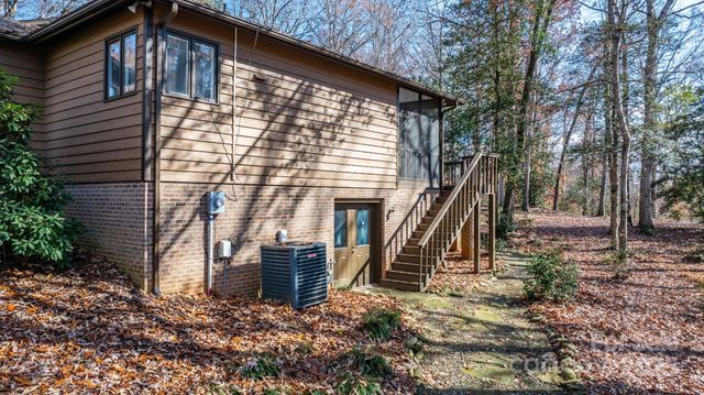 515 N Shore Drive, Hickory, NC 28601