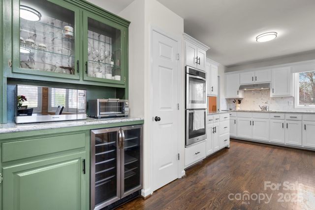 515 N Shore Drive, Hickory, NC 28601