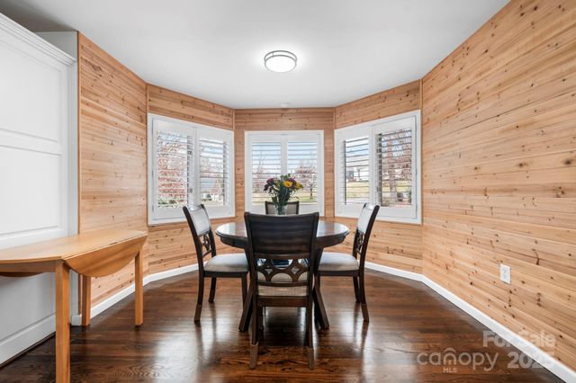 515 N Shore Drive, Hickory, NC 28601