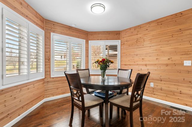 515 N Shore Drive, Hickory, NC 28601