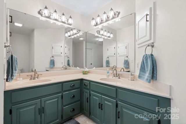 515 N Shore Drive, Hickory, NC 28601