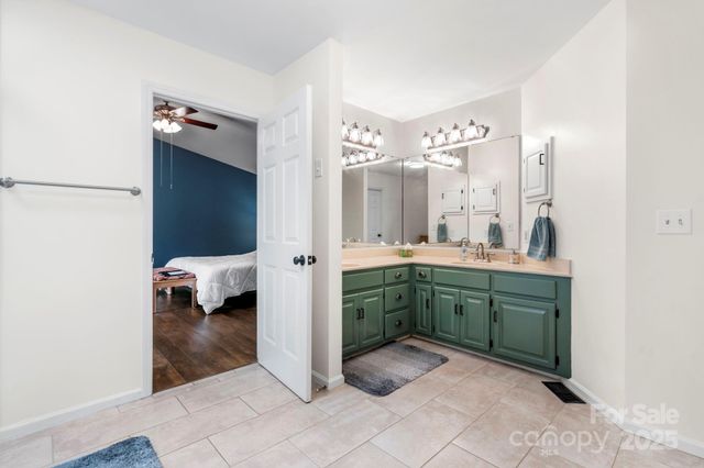 515 N Shore Drive, Hickory, NC 28601