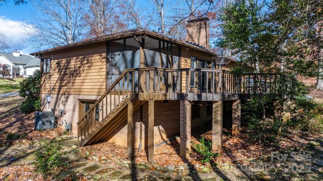 515 N Shore Drive, Hickory, NC 28601