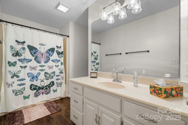 515 N Shore Drive, Hickory, NC 28601