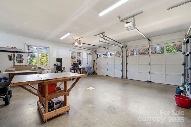 515 N Shore Drive, Hickory, NC 28601