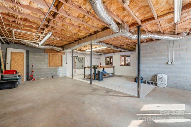 515 N Shore Drive, Hickory, NC 28601