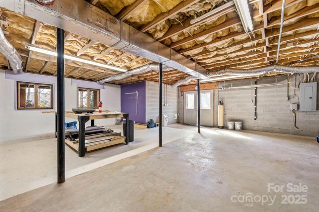 515 N Shore Drive, Hickory, NC 28601