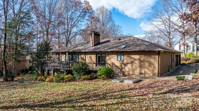 515 N Shore Drive, Hickory, NC 28601